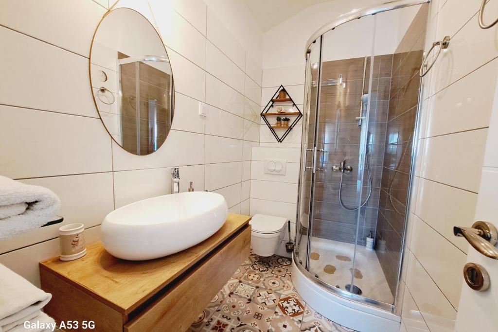 Koupelna v ubytování Apartments and rooms by the sea Vis - 2452