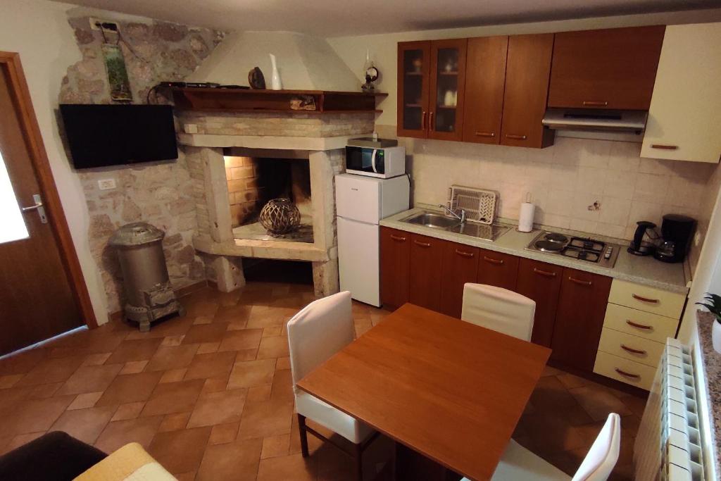 Kuchyň nebo kuchyňský kout v ubytování Apartments with a parking space Umag - 6995