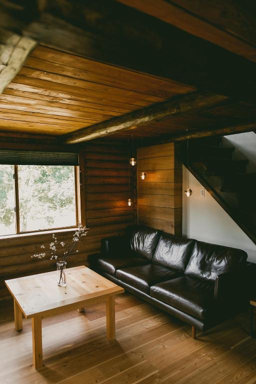 Χώρος καθιστικού στο Bodega Ridge & Cove Cabins