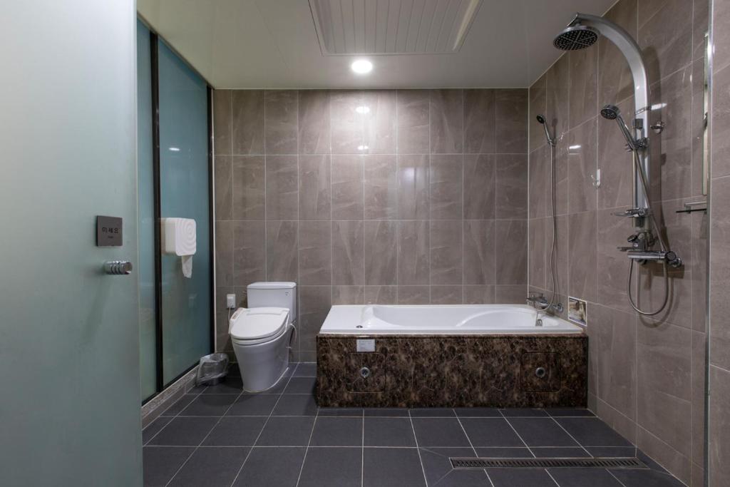 Koupelna v ubytování Incheon Pentastar Hotel