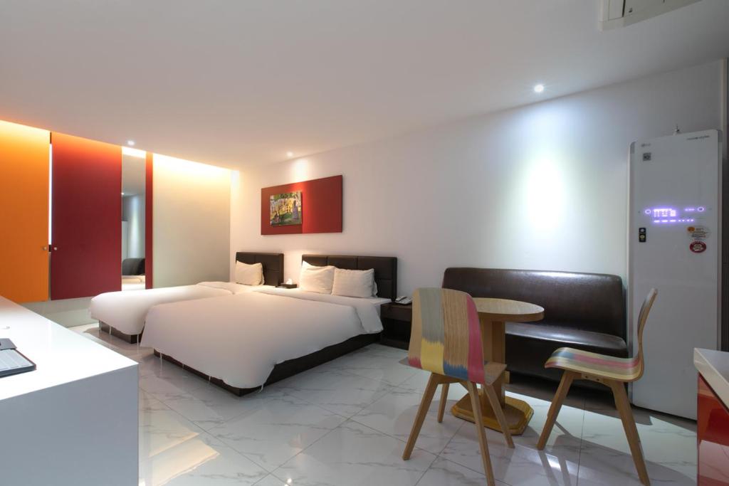 Postel nebo postele na pokoji v ubytování Incheon Pentastar Hotel