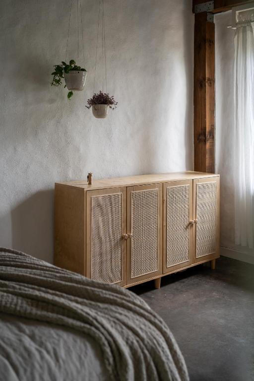 Postel nebo postele na pokoji v ubytování Owl's Nest Suites