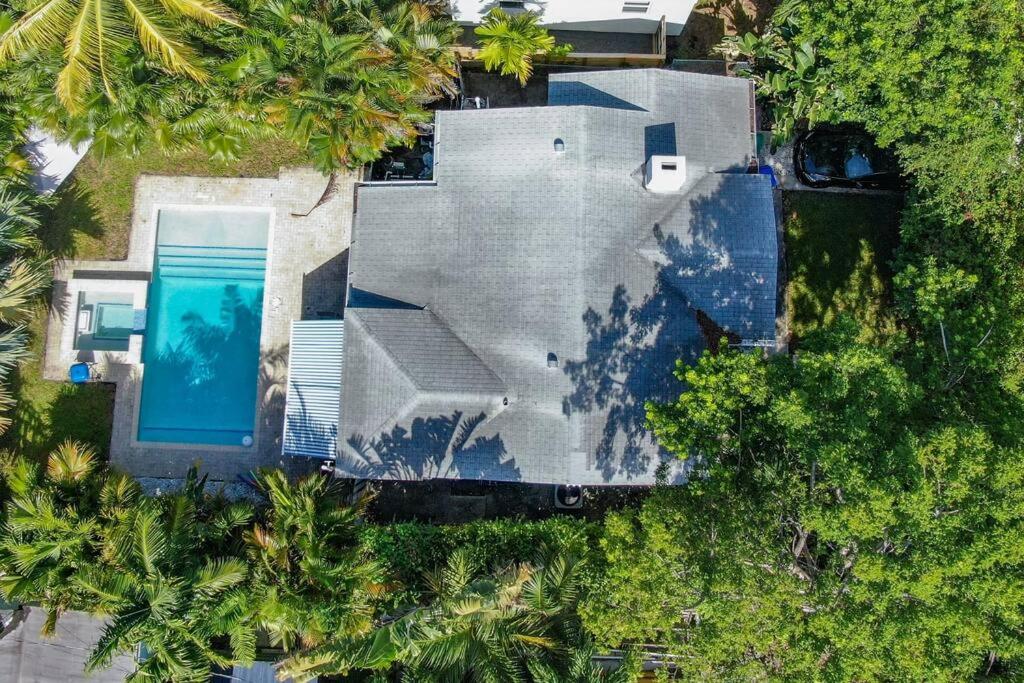 an overhead view of a house with a swimming pool at Art Deco Villa Heated Pool Jacuzzi Very Private house on a quite street close to Design District 10 minutes from the Beach - in Miami