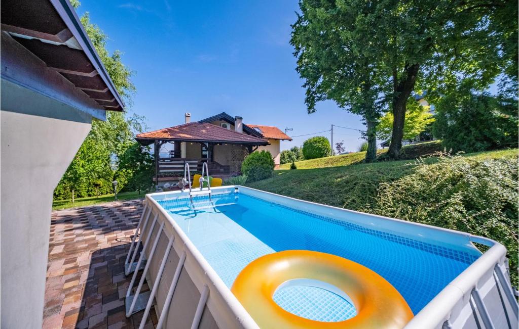 a swimming pool on the back of a house at Pet Friendly Home In Kraj Donji With Wifi in Donji Kraj