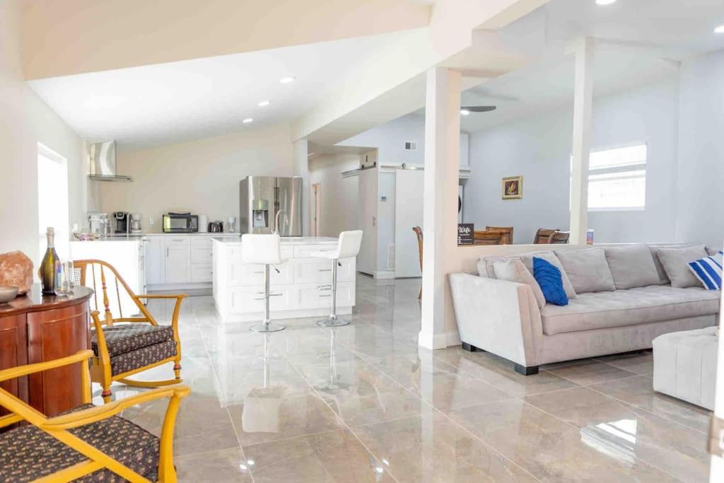 a living room with a couch and a kitchen at Tampa Bay Oasis in Tarpon Springs