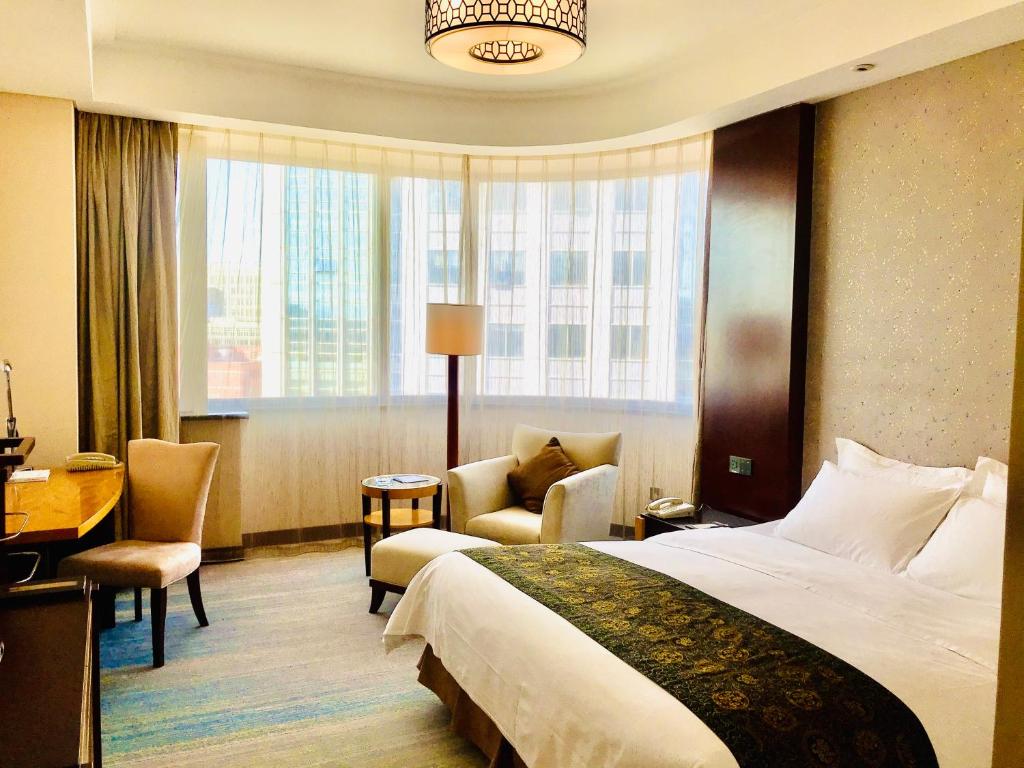 Postel nebo postele na pokoji v ubytování Tianjin Saixiang Hotel