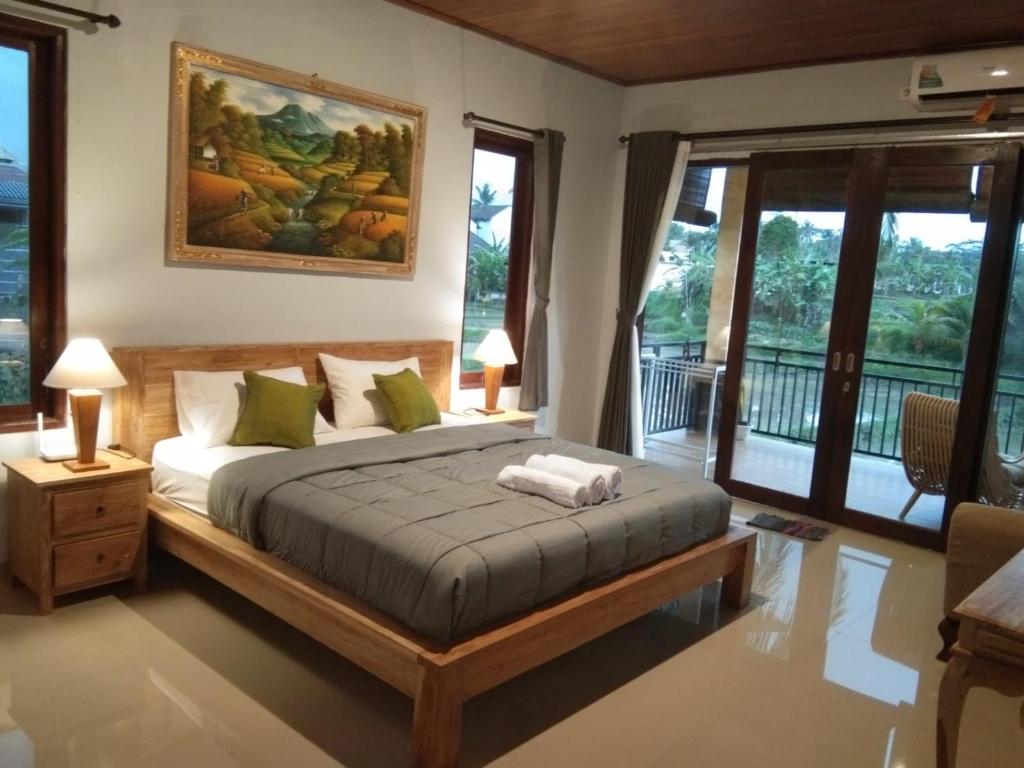 Postel nebo postele na pokoji v ubytování Merta Ubud Homestay