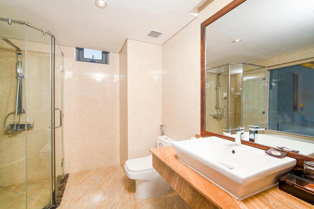 Grand Suite with Bathtub