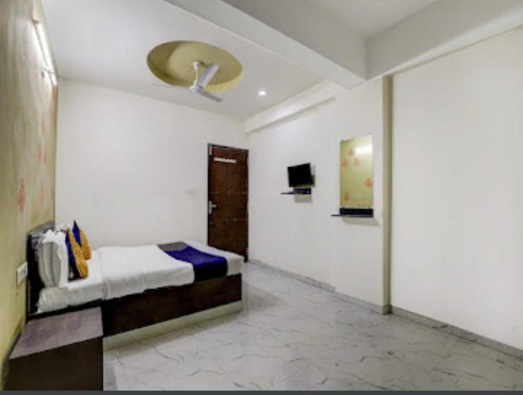 TV a/nebo společenská místnost v ubytování HOTEL CITY PALACE