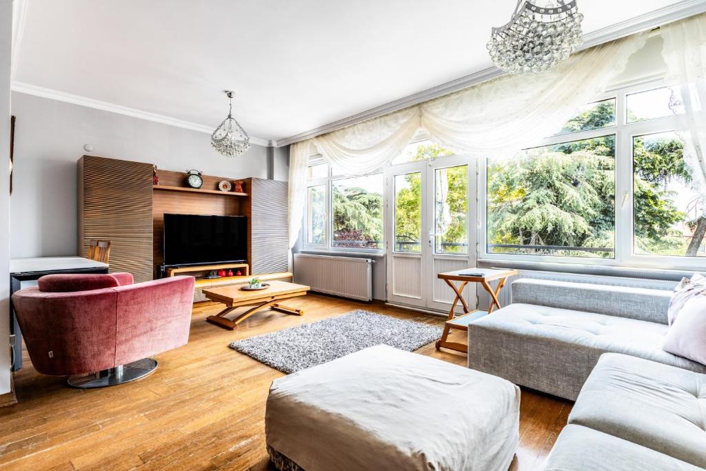 Spacious Flat w Balcony 8 min to Besiktas Square