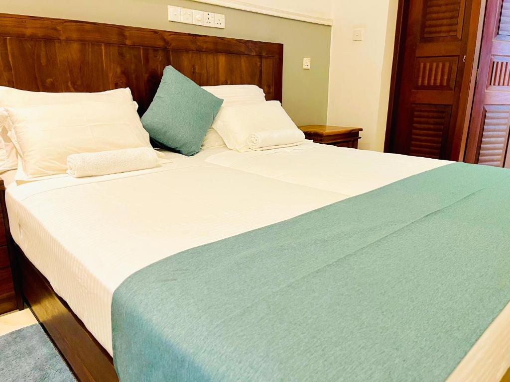 Postel nebo postele na pokoji v ubytování Grand Rockland Hotel