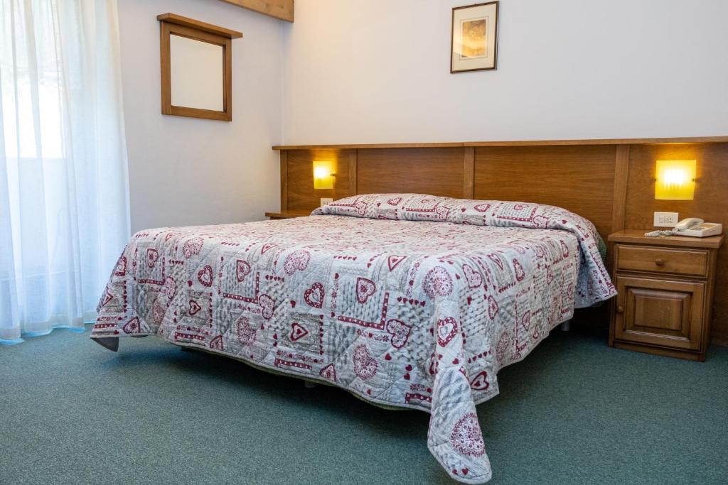 Postel nebo postele na pokoji v ubytování Wellness Hotel Dolomia