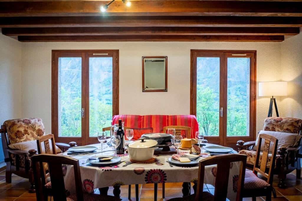 Posezení v ubytování Maison avec vue sur la montagne Les Circaètes