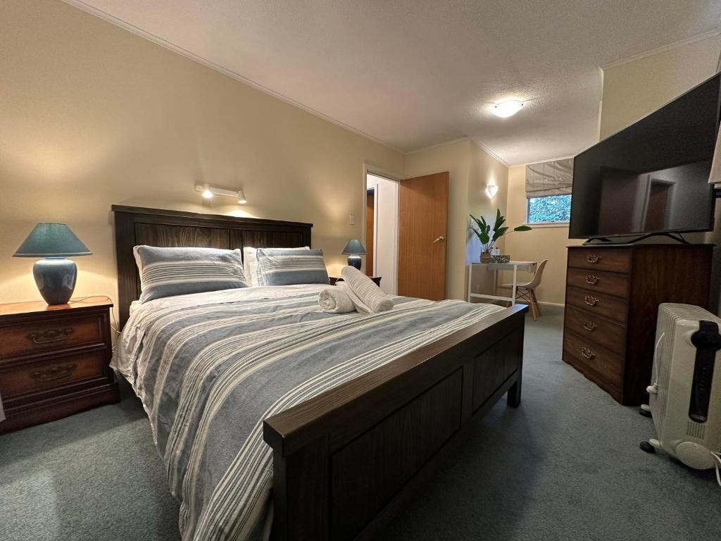 The Airport Homestay House - Queen Room Met Gedeelde Badkamer