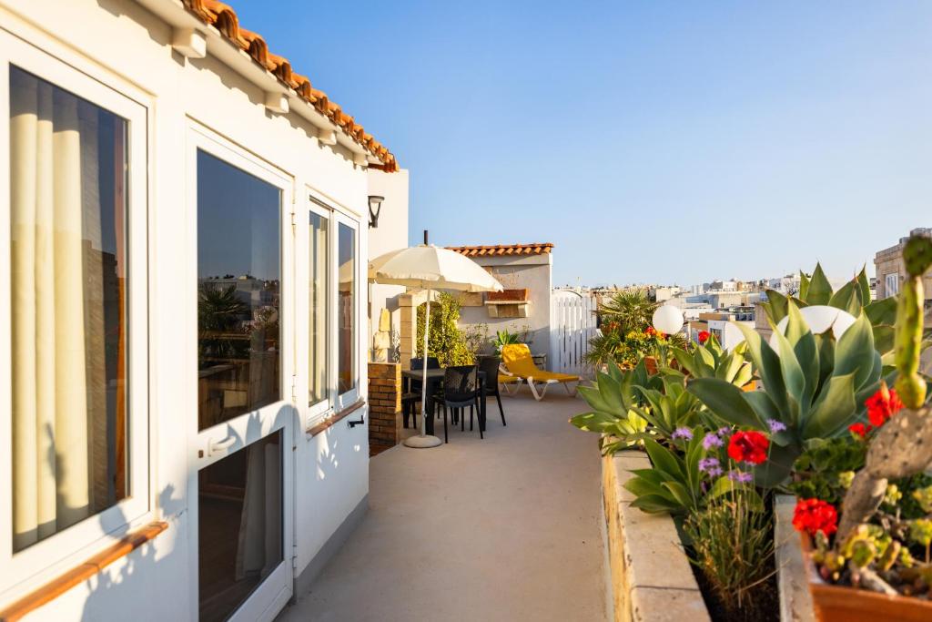 The Diplomat Hotel - Suite With Terrace
