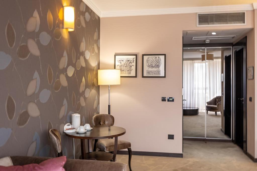 Posezení v ubytování Hotel Constantine the Great