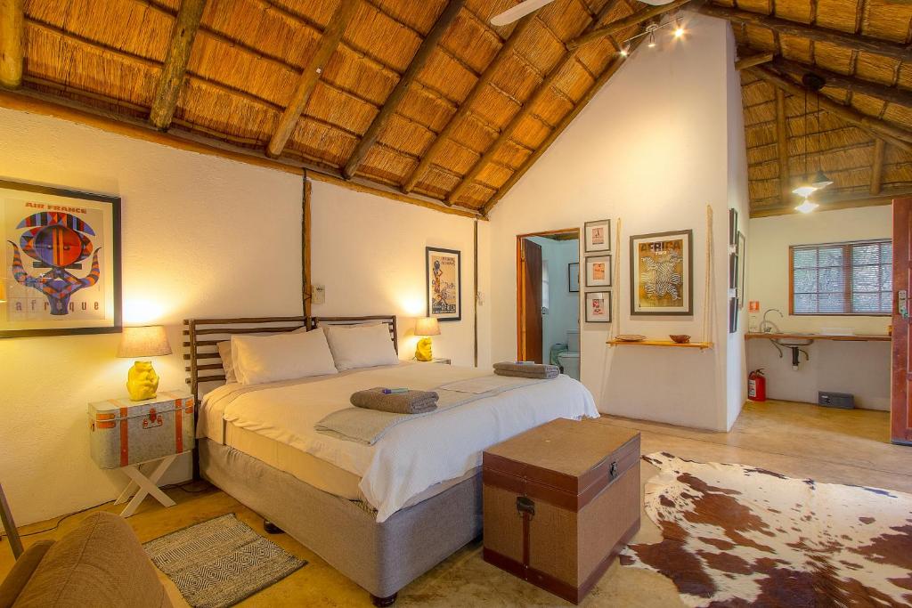 Letto o letti in una camera di South Safari Lodge