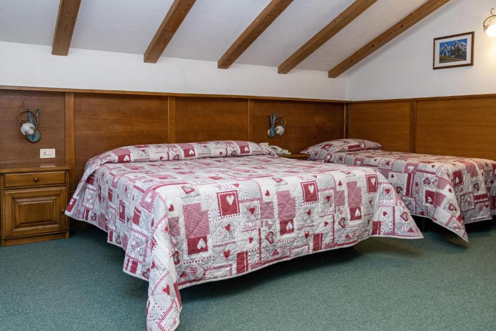Postel nebo postele na pokoji v ubytování Wellness Hotel Dolomia