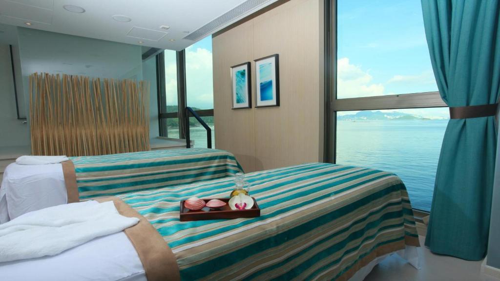 Letto o letti in una camera di Auberge Discovery Bay Hong Kong
