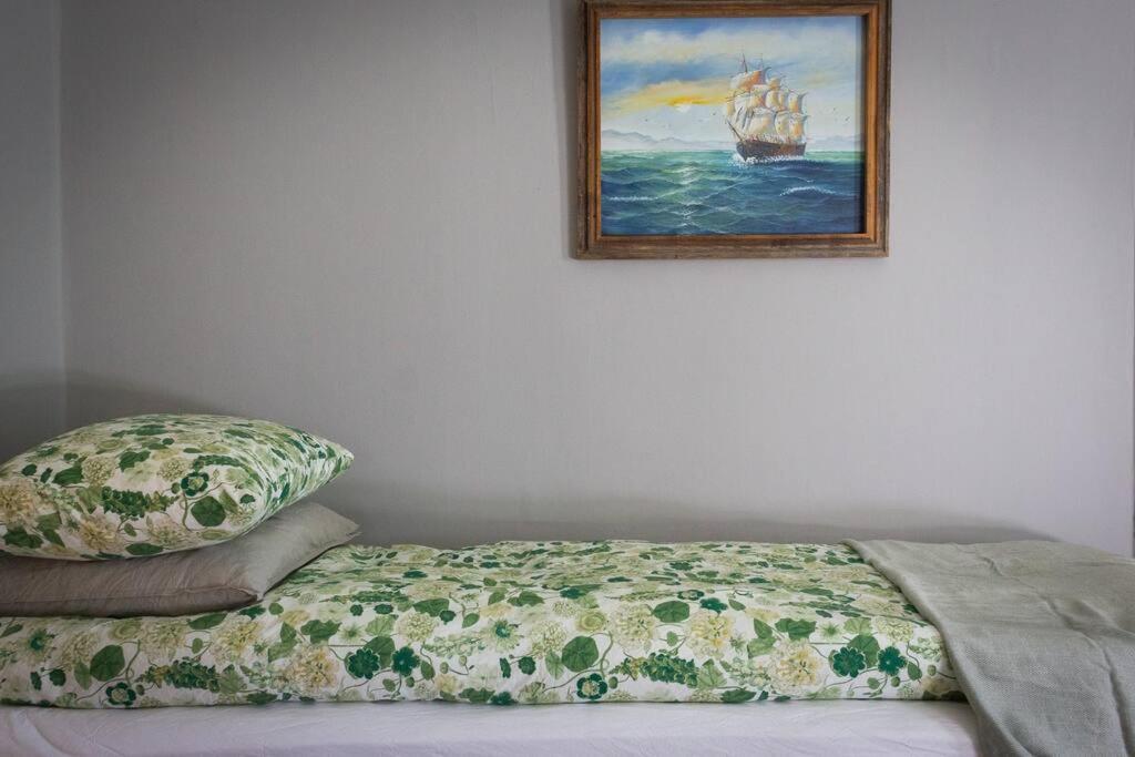 Vuode tai vuoteita majoituspaikassa Norrby Residence,my vintage bnb