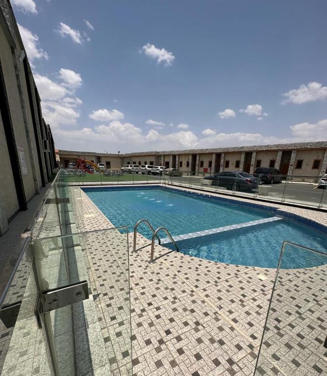 Bazén v ubytování Leen Serviced Apartments-لين للشقق المخدومه nebo v jeho okolí