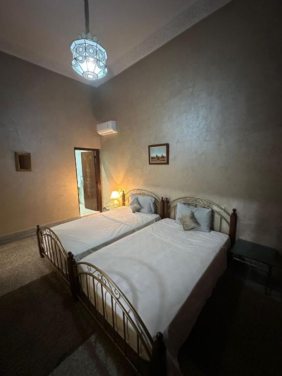 Postel nebo postele na pokoji v ubytování Riad Annada