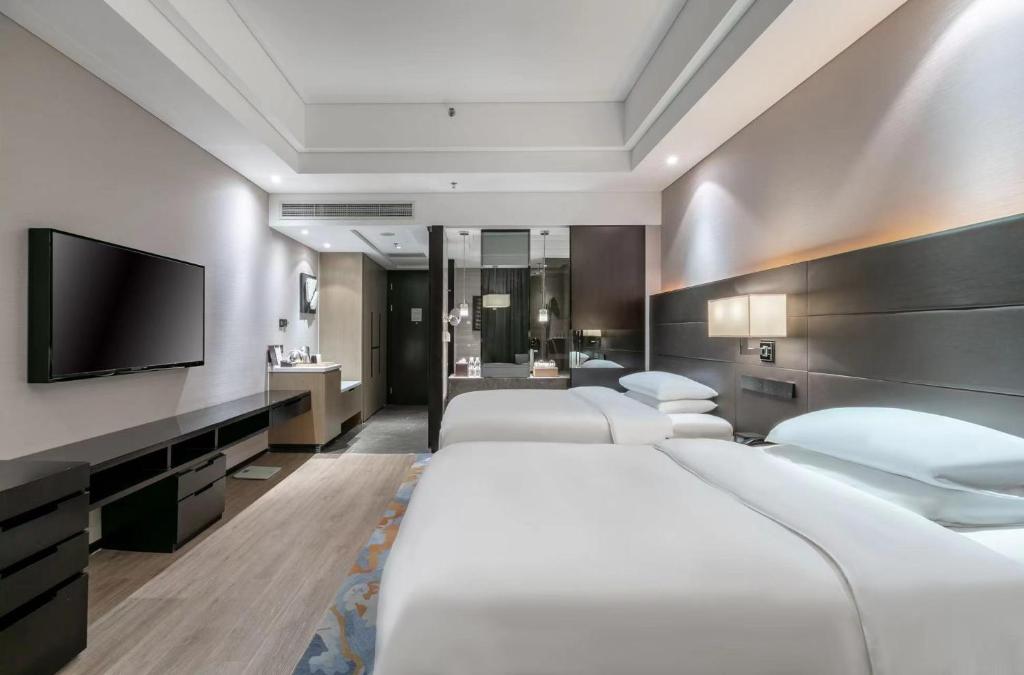 Renaissance Guiyang Hotel - Double Room With Two Double Beds And City View