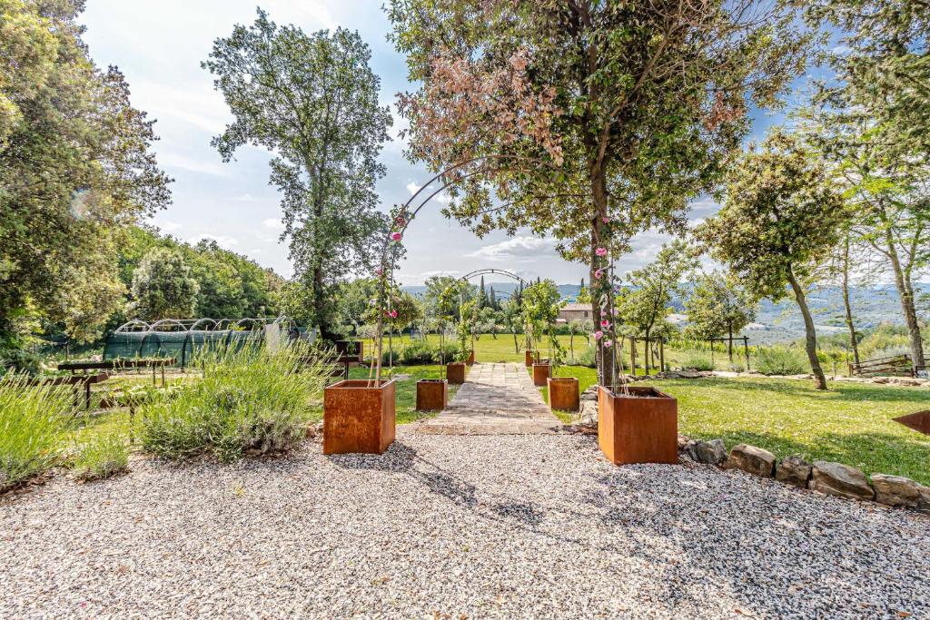 Vonkajšia záhrada v ubytovaní Villa Cedri