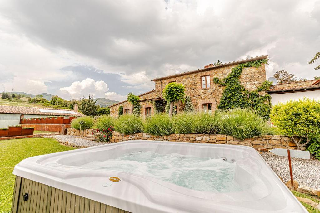 Fotografia z galérie ubytovania Villa Cedri v destinácii Montecatini Val di Cecina