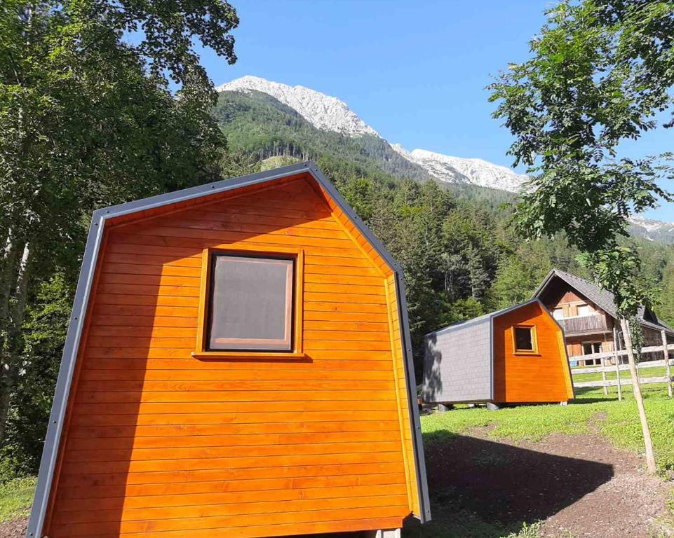 Nespecifikovaný výhled na hory nebo výhled na hory při pohledu z luxury tent