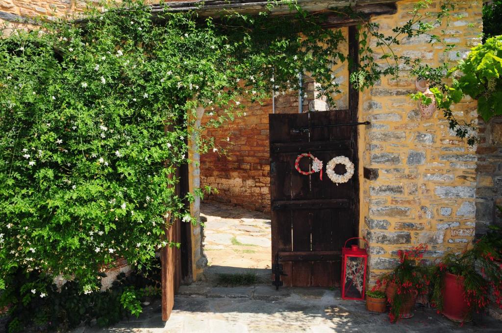 Fotografie z fotogalerie ubytování Archontiko Parisis v destinaci Lafkos