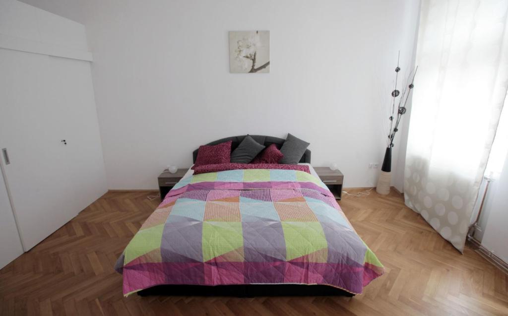 Łóżko lub łóżka w pokoju w obiekcie Carpe Diem Prague