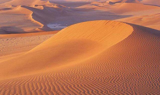الرمال الذهبية في الطائف: الكثبان الرملية في وسط الصحراء