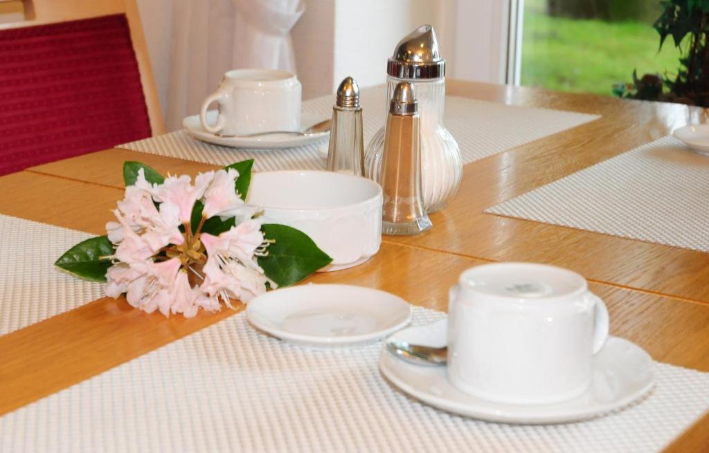 Příslušenství pro přípravu čaje a kávy v ubytování Hotel Blankenese