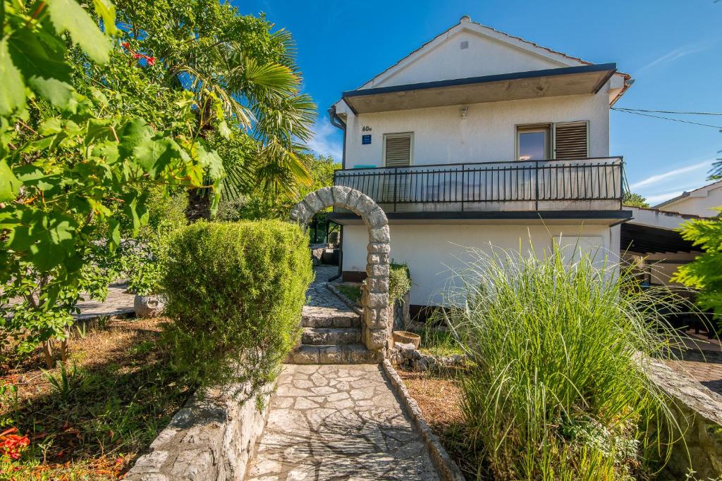 Vonkajšia záhrada v ubytovaní Apartment Moderna Soline