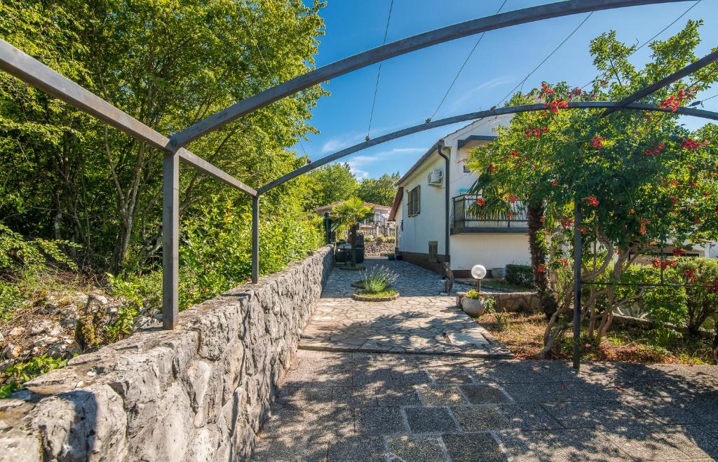 Vonkajšia záhrada v ubytovaní Apartment Moderna Soline