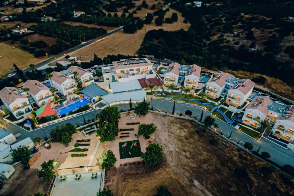 La alberca dentro o cerca de Latchi Escape Hotel and Suites