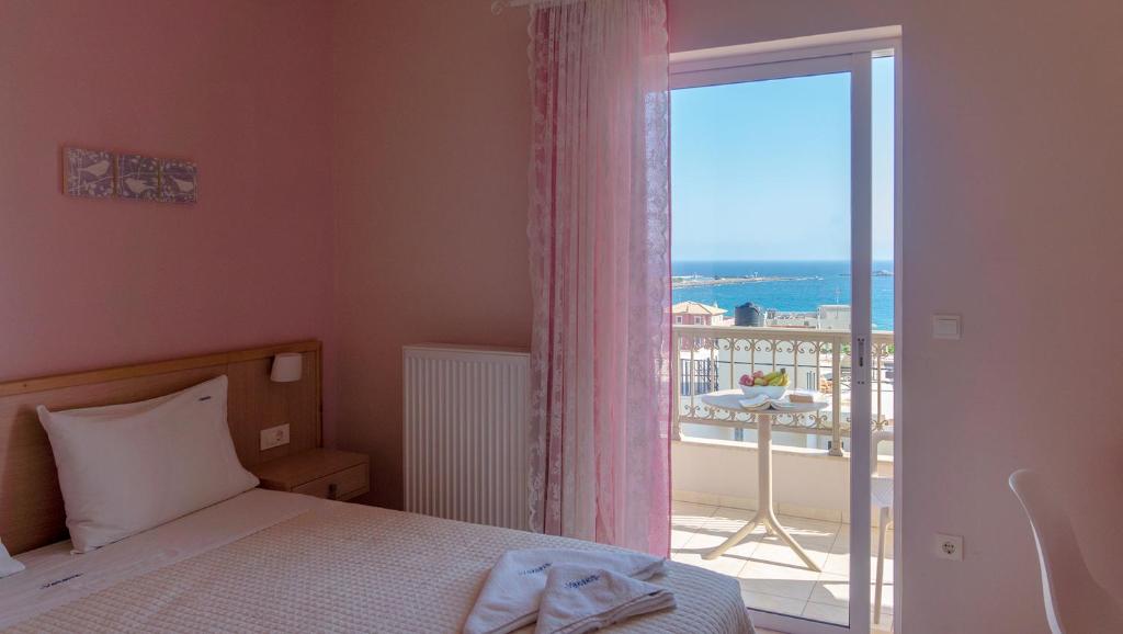 Postel nebo postele na pokoji v ubytování Vakakis-ME Apartments