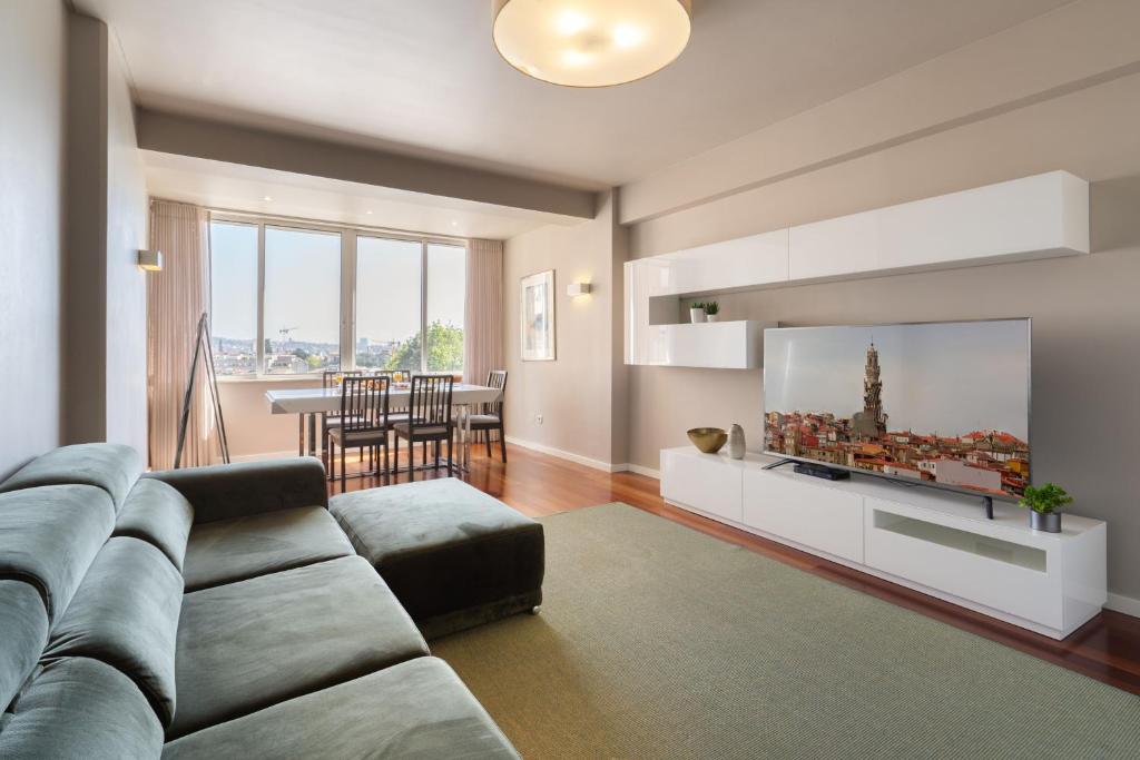 Carolina Roomy & Modern Apartment