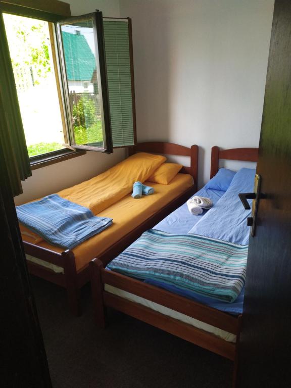 Postel nebo postele na pokoji v ubytování Apartmani Vila Šljukić