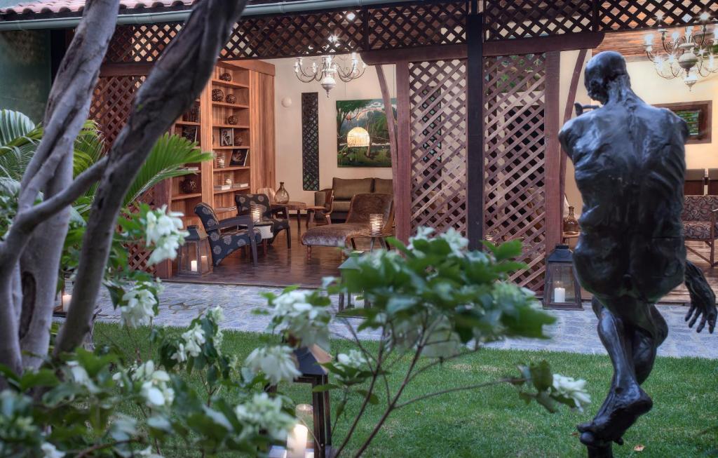  Lara Hotel