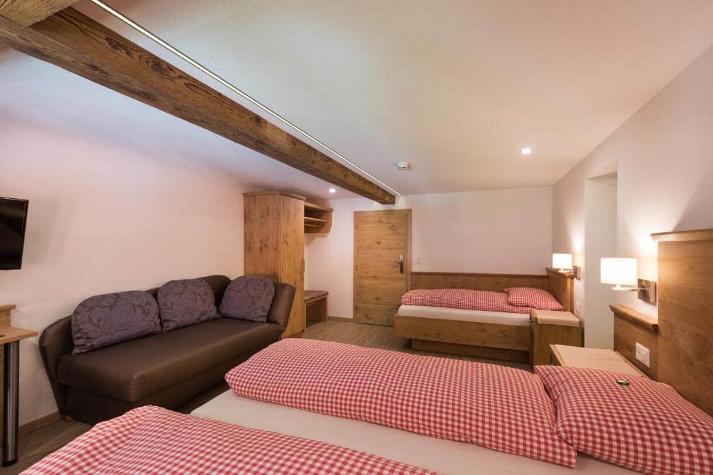 Letto o letti in una camera di Hotel Restaurant Hirschen