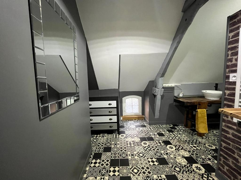 Zdjęcie z galerii obiektu Chambres d'hôtes à la forge du Coglais w mieście La Selle-en-Coglès