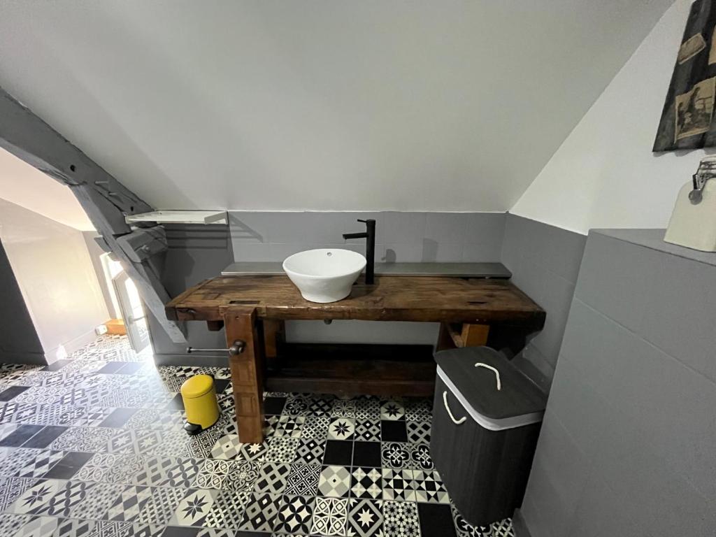 Zdjęcie z galerii obiektu Chambres d'hôtes à la forge du Coglais w mieście La Selle-en-Coglès