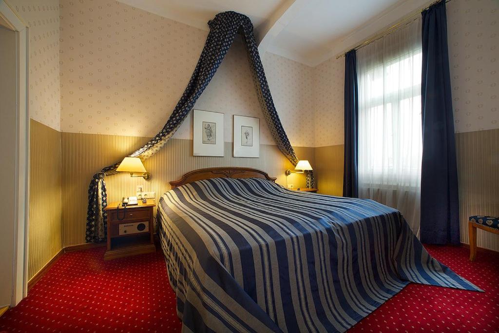 Hotel Sächsischer Hof - Large Double Room