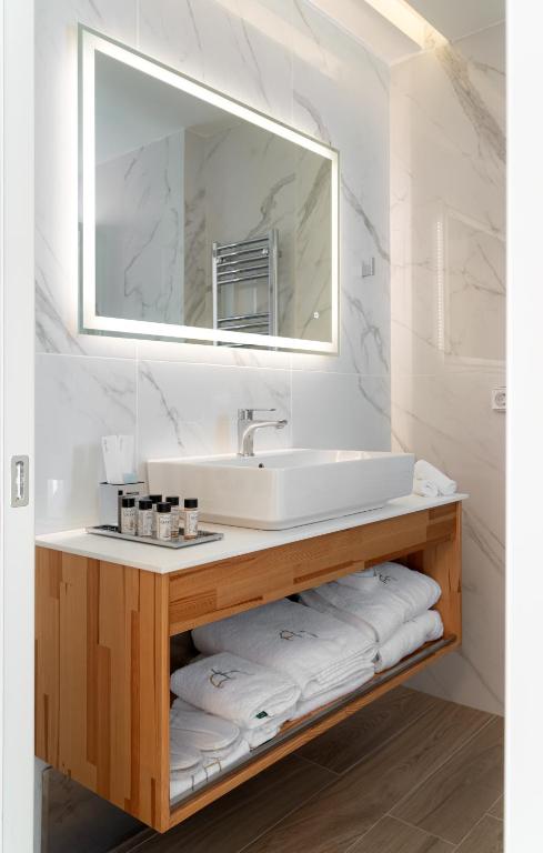 Athens Hill Luxury Apartments - 13