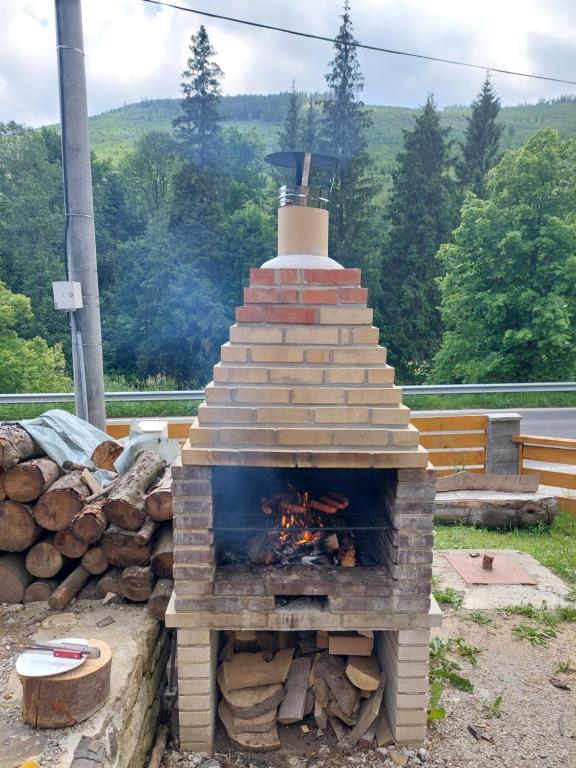 Az apartmanházban sütögetési lehetőséget kínál a vendégeknek