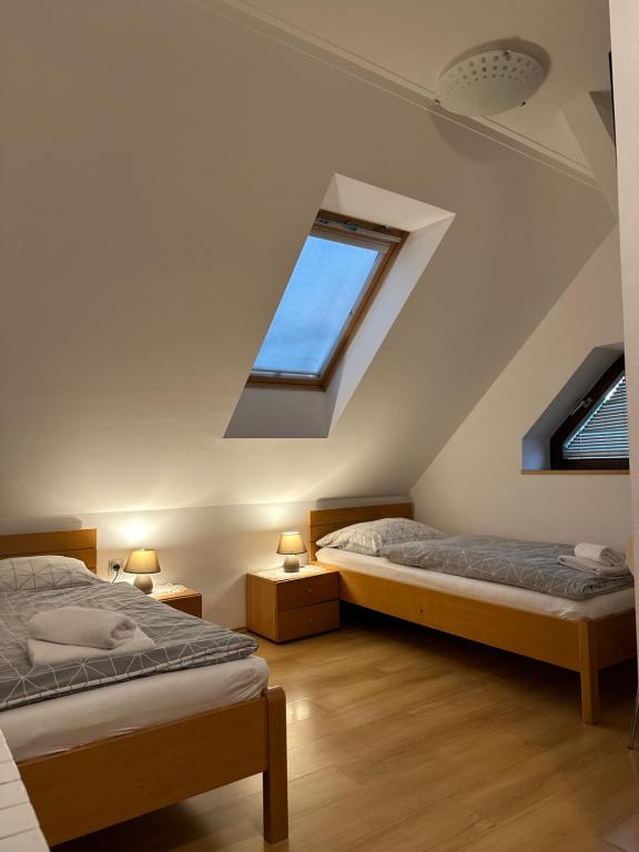 Letto o letti in una camera di Martinova izba - Rooms & Apartments