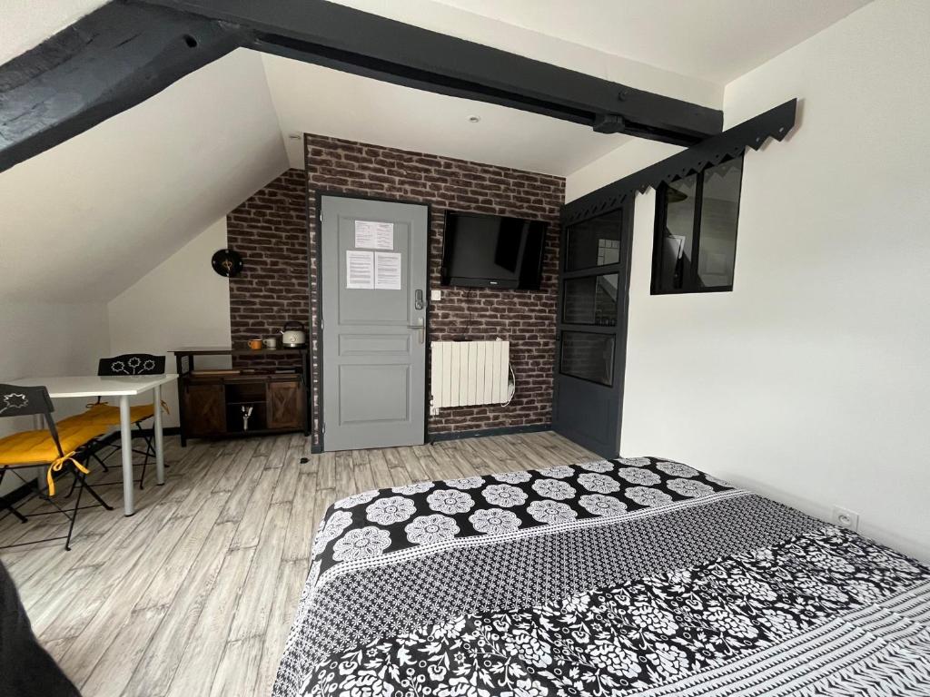 Łóżko lub łóżka w pokoju w obiekcie Chambres d'hôtes à la forge du Coglais