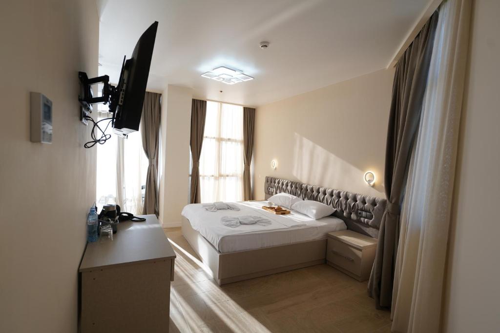 Postel nebo postele na pokoji v ubytování RUMI Hotel